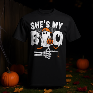 T-shirt assorti pour couples She's My Boo Halloween, design effrayant, sérigraphié, col rond, manches courtes - Product Image 3