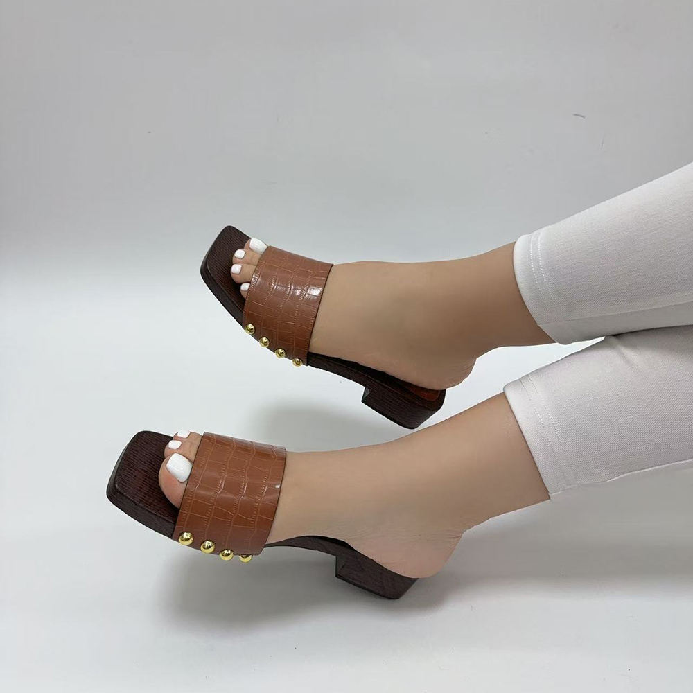 สีน้ำตาล