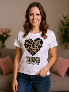Camiseta Blanca Holgada de Manga Corta para Mujer, Estampado de Leopardo, Love Never Fails, Cuello Redondo Informal, 100% Algodón Jersey - Product Image 2