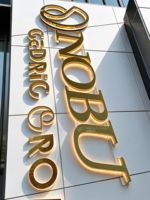 Enseigne Combinée Rétroéclairée Or Champagne Haut de Gamme Personnalisée, Lettres Finition Mate et Miroir pour Mur d'Entrée et Salle VIP de Luxe