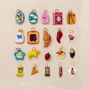 Delicias Diarias |   Dijes de latón chapado en oro de 18 quilates con esmalte, temática de vida y comida francesa: Croissant, Pizza, Colgante de Frutas y Dijes de Nueva York NYC - Product Image 2