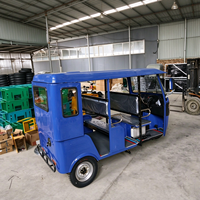 Tuk-tuk à essence 3 rangées très demandé, économe en carburant et durable, avec toit en fer, idéal pour les visites touristiques en sites panoramiques, vente en gros et exportation