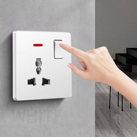Prise murale universelle anti-choc 13A 250V avec ports USB-A/Type-C, indice IP21, pour usage commercial, commande en gros