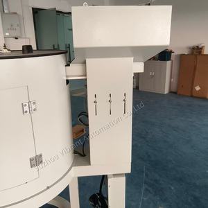 وحدة تغذية اهتزازية مخصصة للمسامير والدبابيس تعمل بنظام التحكم المنطقي القابل للبرمجة (PLC) والمحركات، مع قادوس وعازل للصوت - Product Image 6