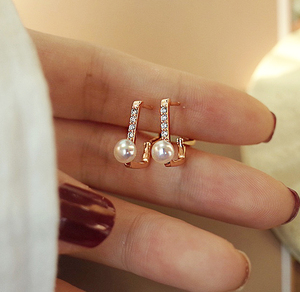 <span class=keywords><strong>Pendientes</strong></span> <span class=keywords><strong>de</strong></span> aro con <span class=keywords><strong>perlas</strong></span> Huggie para mujer, aretes, <span class=keywords><strong>oro</strong></span> sólido, 18K, diamante Natural, rectangular, ostentoso - Product Image 1