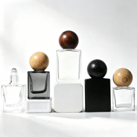 Flacon pulvérisateur carré en verre pour parfum 10ml 15ml 30ml avec bouchon en bois, logo personnalisé sérigraphié, flacon vide pour huiles essentielles