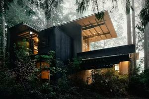 ฟอเรสท์วอเตอร์ฟร้อนท์ดีไซน์บ้านไม้ยกระดับพร้อมผนังกระจกธรรมชาติสำหรับใช้ในการล่าถอย - Product Image 3