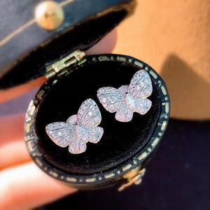 E1645 Orecchini a Farfalla in Oro Bianco con Diamanti Taglio Brillante Rotondo Stile Carino per Uso Quotidiano Femminile - Product Image 3