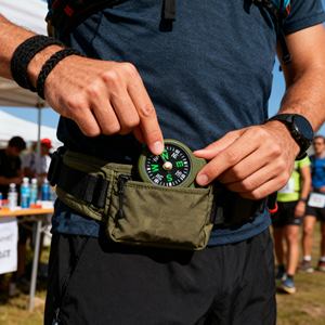 Boussole compacte avec mousqueton pour EDC urbain, transport quotidien et navigation en ville pour les piétons et les navetteurs - Product Image 1