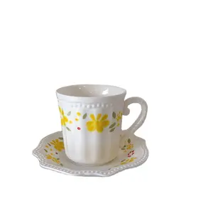 Ins 프랑스 작은 노란색 꽃 차 컵과 접시 빈티지 도자기 커피 컵 세트 라떼 커피 꽃 컵과 접시 280ml