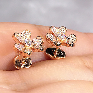 Orecchini a Perno con Fiori Vintage per Donne, Eleganti Accessori per Orecchie da Indossare Quotidianamente, per Outfit Casual e Regalo - Product Image 4