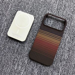 Custodia Magnetica Ultrasottile in Fibra di Carbonio con Texture per <span class=keywords><strong>iPhone</strong></span> 17 16 15 14 13 Pro Max, Ricarica Wireless, <span class=keywords><strong>Cover</strong></span> Posteriore Semi-Inclusiva - Product Image 4