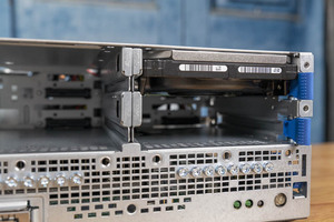 Serveur HPE ProLiant MicroServer Gen10 Plus avec un processeur Intel Xeon E-2224, 16 Go de mémoire et 4 baies grand format - Product Image 5