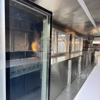 Remorque alimentaire commerciale noire personnalisable à double essieu, kiosque mobile de restauration rapide avec personnalisation pour la restauration en centre commercial et les événements en plein air