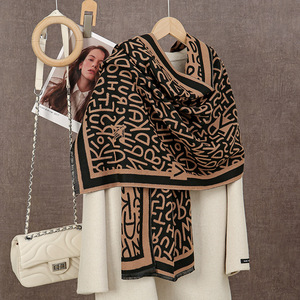 Bufanda de lana de doble cara versátil de estilo coreano de Otoño e Invierno para <span class=keywords><strong>mujer</strong></span> con letras, chal de doble propósito y calentador de <span class=keywords><strong>cuello</strong></span> - Product Image 1