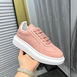 Alexander Baskets basses unisexe en cuir à plateforme épaisse, style Mc, avec talon contrastant et lacets, chaussures décontractées pour la femme urbaine - Product Image 1