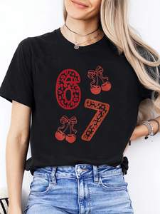 T-shirt girocollo da donna per San Valentino, stampa leopardata numero 67, motivo ciliegia, stile casual, primavera estate - Product Image 1