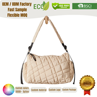Sac fourre-tout matelassé en nylon avec broderie ouverte, grand sac de transport, sac à bandoulière matelassé léger, sac hobo rembourré, fabrication OEM ODM