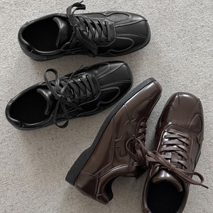 Nuevos zapatos de alta calidad para hombre y mujer, modernos, de cuero negro, casuales, para entrenamiento, planos, de tacón bajo, en un estilo moderno. - Product Image 3