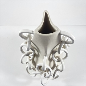 Vase en céramique au design abstrait moderne avec motif de chaîne complexe, glaçure mate, élégant pour la décoration de table - Product Image 5