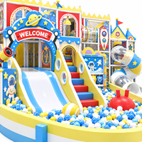 Structure de jeu d'intérieur personnalisée pour enfants : Toboggan, jeux d'escalade, piscine à balles et structure de jeu doux