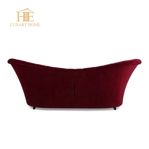 Canapé rembourré en tissu Teddy imitation fourrure de mouton Kali de Meridian Furniture pour salon - Product Image 4