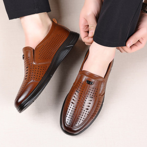 รองเท้าโลฟเฟอร์หนังลำลองแบบเจาะรูระบายอากาศได้ดี พื้นนุ่ม สวมใส่สบาย สำหรับผู้ชาย อายุ 18-40 ปี - Product Image 3