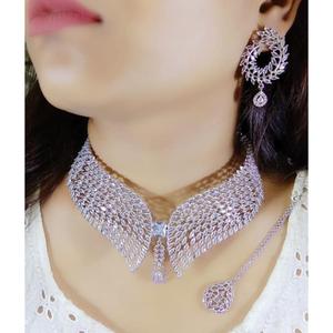 ชุดสร้อยคอพร้อมต่างหูและมงกุฎเพชรทรงดาวแบบอเมริกัน ดีไซน์หรูหรา คุณภาพสูง ผลิตจากทองเหลือง เหมาะสำหรับงานปาร์ตี้ สวยงามสง่างาม - Product Image 2