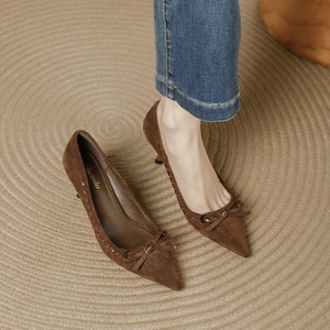 Chaussures simples pour femme à bout pointu et talon fin, en daim mat, style printemps, avec nœud papillon élégant, style noble - Product Image 2