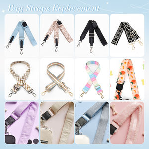 Sac banane Coowone personnalisé en nylon noir pour femme, avec pochette séparée pour friandises et distributeur de sacs à déjections canines, à porter en bandoulière - Product Image 3