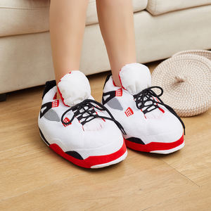 Уютные плюшевые домашние и уличные теплые меховые тренировочные тапочки стильные кроссовки для зимы - Product Image 5