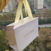 Sacs en papier de luxe blancs personnalisés avec logo pour boutiques de détail et cadeaux, fabriqués en Chine, vente en gros
