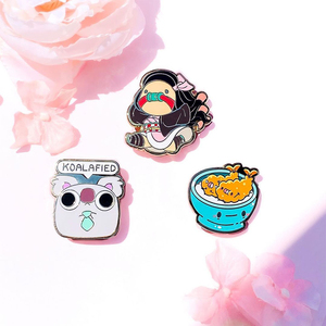 Pins y insignias de solapa de metal plateado ecológicos personalizados con diseños personalizados, pins de esmalte suave para promociones - Product Image 5