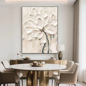 Peinture à l'huile sur toile florale blanche texturée 3D, minimaliste, peinte à la main, encadrée, art mural vertical, décoration murale pour la maison, galerie d'art - Product Image 1