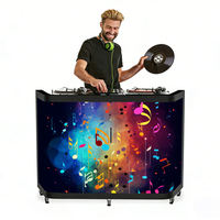 P1.8 P2.5 Esnek LED DJ Kabini Cephesi Kavisli Taşınabilir Video Duvarı Açık Hava Alışveriş Merkezi Gece Kulübü Düğün Sahnesi Etkinlikleri