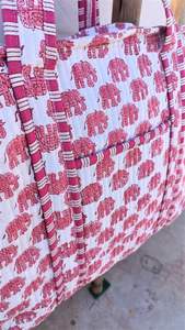 Bolso Tote Reversible de Algodón Acolchado con Estampado de Elefantes, Estilo Kantha, para Viajes y Compras - Product Image 2