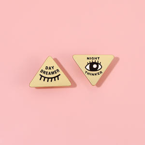 Fábrica Atacado Lapela Pin Triângulo Geométrico One-eye Acessórios Quirky Cílios Emblema De Metal Personalizado Esmalte Pinos - Product Image 4