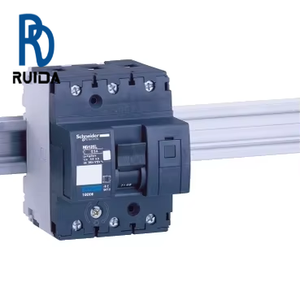 Interruptor Automático en Miniatura Acti9 NG125L de 3 Polos y 32A, Curva C, 50kA (IEC 60947-2) para Uso Industrial - Product Image 1