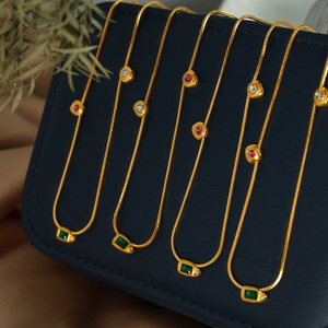 Collar de Circonio Verde Estilo Vintage Francés, Chapado en Oro de 18K, Cadena Geométrica para Clavícula, Elegante Estilo Nórdico, Joyería de Regalo - Product Image 1