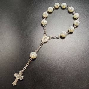 Pulsera de Rosario con Cuentas de <span class=keywords><strong>Perlas</strong></span> ABS Doradas o Plateadas con Mini Cruz para Recién Nacidos - Product Image 4