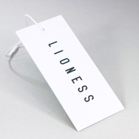 Étiquettes suspendues personnalisées en carton mat, étiquettes de vêtements en papier d'art, étiquettes volantes pour vêtements, conception de logo imprimé durable