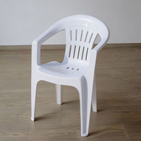 Chaise de jardin empilable en plastique blanc moderne avec accoudoirs et logo en relief pour hôtels XUYI XY-W9