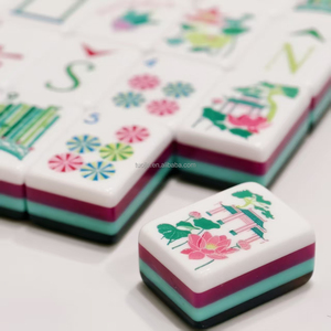 Tuiles de Mahjong de Noël en Acrylique Rouge et Vert à 4 Couches, Mahjong de Style Américain Gravé au Laser Personnalisé pour Cadeau Festif - Product Image 5