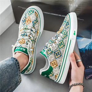 รองเท้าผ้าใบแบบผูกเชือก ระบายอากาศได้ดี พื้นนุ่ม น้ำหนักเบา เหมาะสำหรับวิ่ง ออกกำลังกายกลางแจ้ง เล่นสเก็ตบอร์ด แฟชั่นสนีกเกอร์ รองเท้าลำลอง - Product Image 2