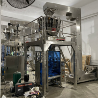 Automatische pneumatische Flüssigkeits- und Getränkeverpackungsmaschine mit Rückversiegelung und Winkelschnitt für Beutel, 220-520 mm Folienbreite, PLC-Motor, Fernbedienung