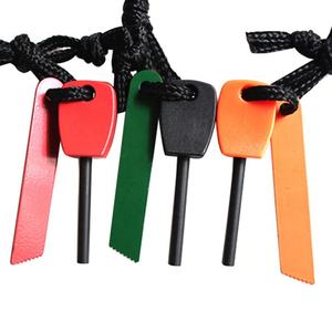 Kit d'outils de survie pour le camping en plein air, allume-feu en acier d'urgence avec poignée colorée - Product Image 1