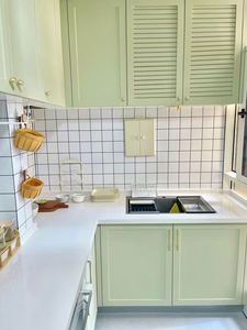 Ensemble complet d'armoires de cuisine modernes en bois massif personnalisées de haute qualité pour une conception de cuisine luxueuse - Product Image 6