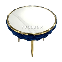 Table basse de qualité supérieure avec accents dorés, texture haut de gamme, design moderne pour salon, usage hôtelier, matériau en marbre