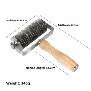Rullo Tagliapasta in Acciaio Inox con Manico in Legno <span class=keywords><strong>per</strong></span> Torte, Pizza, Pane, Beef Wellington e Impasti - Product Image 6