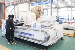 Tự động tập trung raycus Max 3015 <span class=keywords><strong>CNC</strong></span> máy cắt <span class=keywords><strong>laser</strong></span> 1500W-6000W cho kim loại sợi carbon gỗ giấy cao su MDF để bán - Product Image 6